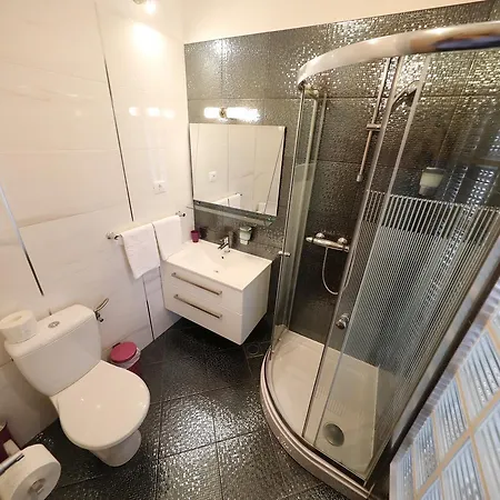 扎达尔托普公寓酒店 公寓 *