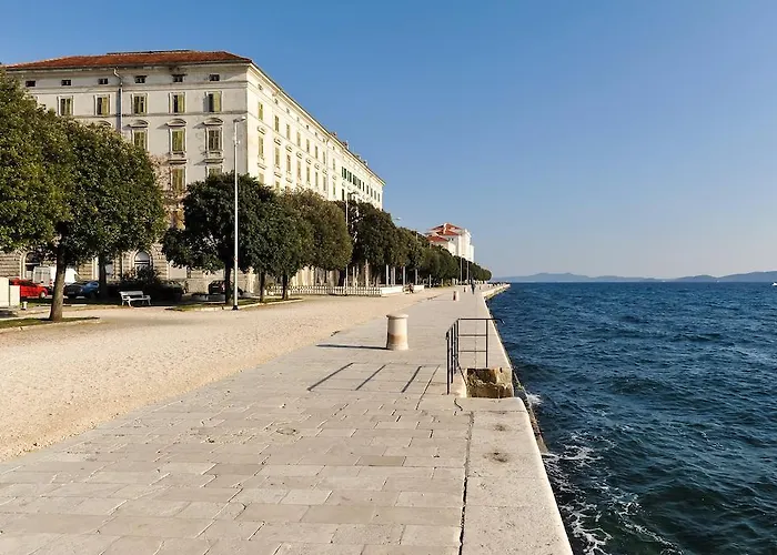 アパート Top Apartments Zadar ザダル